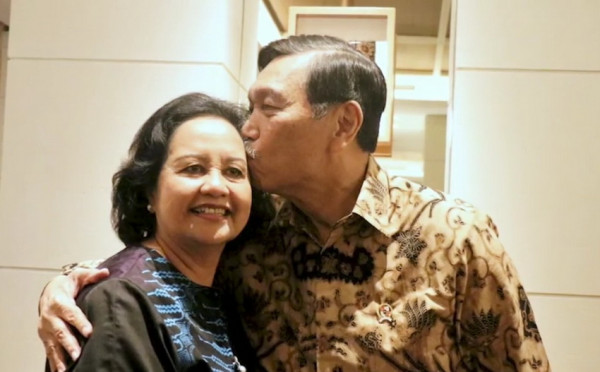 Romantis, Cerita Cinta Luhut Merayakan 50 Tahun Pernikahan