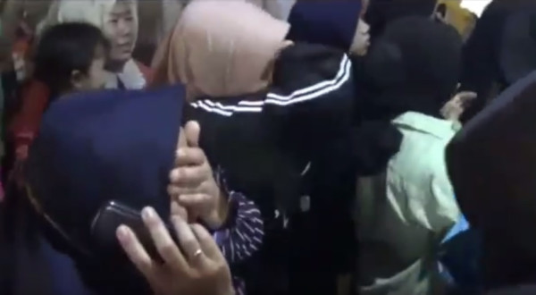 Tangis Histeris Keluarga Pecah Sambut Jenazah Zainuddin yang Hilang Terbawa Arus