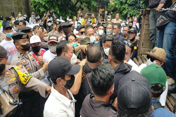 Anak-anak Melawan, Eksekusi Rumah Yatim di Gunung Putri Bogor Ricuh