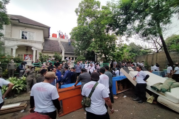 Anak-anak Melawan, Eksekusi Rumah Yatim di Gunung Putri Bogor Ricuh