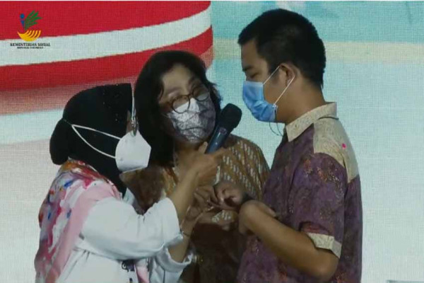 Momen Risma Paksa Tunarungu Berbicara, Diprotes hingga Trending Topic