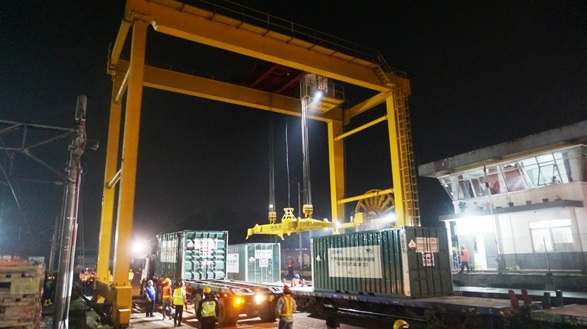 Begini Cara Aman PPLI Mengangkut Limbah B3