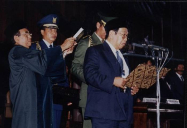 4 Periode Perkembangan Demokrasi di Indonesia