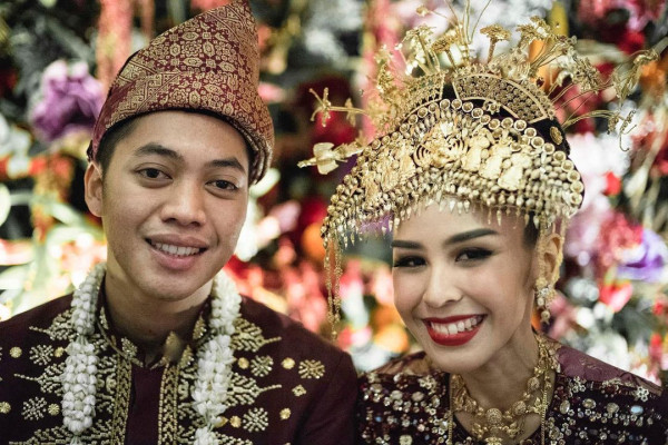 4 Artis Indonesia Ditinggal Pasangan Meninggal saat Pernikahan Seumur Jagung