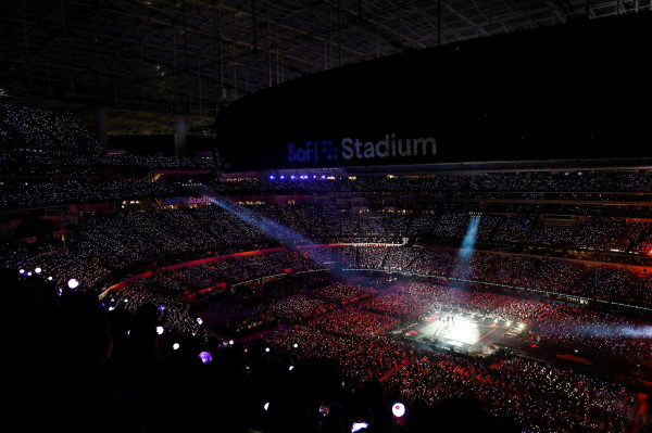 Fantastis! BTS Raup Rp483 Miliar dari Konser 4 Hari di Los Angeles
