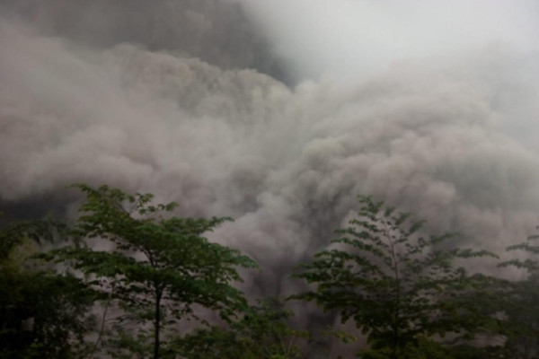 Gunung Semeru Meletus, Banjir Lahar Panas Mbah Rono: Jangan Mendekat ke Sungai