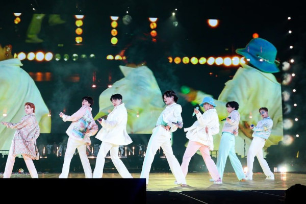 Fantastis! BTS Raup Rp483 Miliar dari Konser 4 Hari di Los Angeles