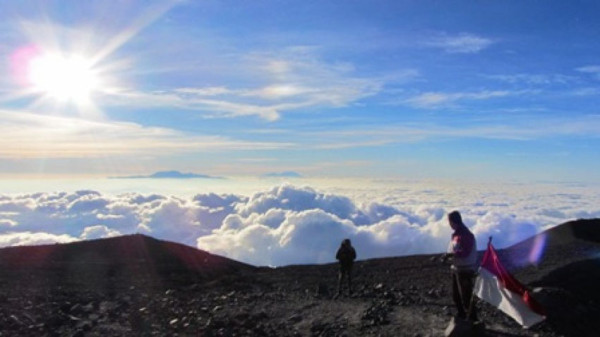 5 Tempat Mistis Angker di Balik Indahnya Gunung Semeru