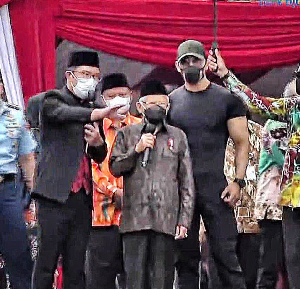 Deddy Corbuzier Jadi Bodyguard Ma'ruf Amin, Penampilannya Bikin Ketawa Ngakak