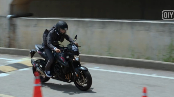 6 Selebritas Korea Ini Tampil Macho Naik Motor, Nomor 5 Sangat Fenomenal