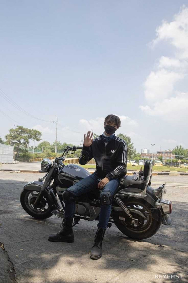 6 Selebritas Korea Ini Tampil Macho Naik Motor, Nomor 5 Sangat Fenomenal