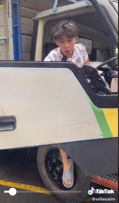 Viral! Pria Borong Barang di Minimarket, Harga Totalnya Senilai Satu Unit Mobil