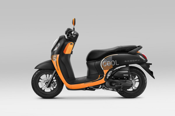 Honda Scoopy Punya Warna dan Stripe Baru, Harga Tetap!