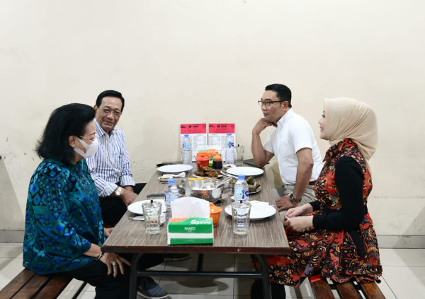 Ridwan Kamil Sopiri Sri Sultan Hamengku Buwono X Ajak Nostalgia di Bandung