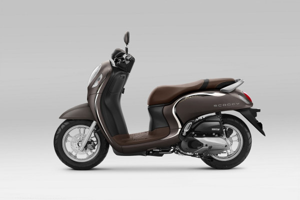 Honda Scoopy Punya Warna dan Stripe Baru, Harga Tetap!