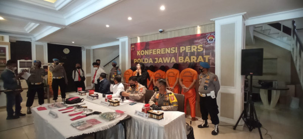 Artis Doyan Pamer Harta Tengah Diincar Kawanan Perampok Bank Karawang