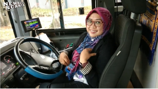 6 Wanita Cantik Sopir Bus Transjakarta, No 4 Banting Setir dari Perawat