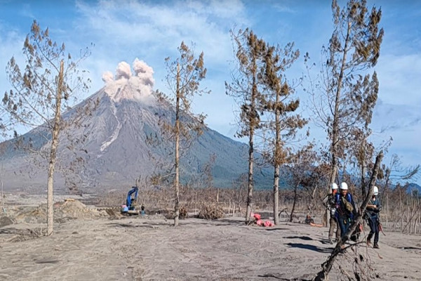 Detik-detik Gunung Semeru Meletus Lagi, Diawali Bunyi Keras Seismograf