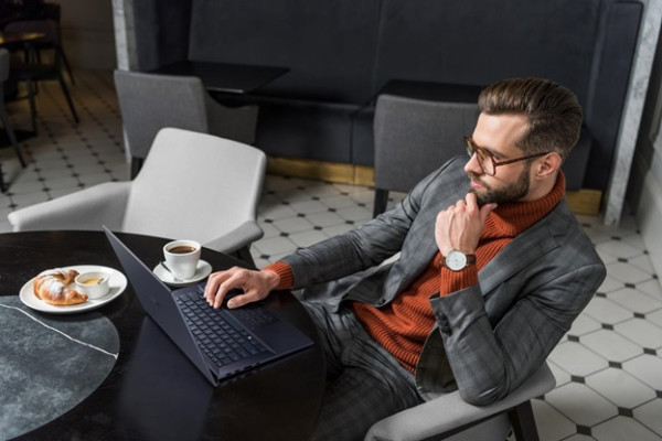 ASUS ExpertBook B9400, Laptop Bisnis Premium dengan Daya Tahan Baterai 20 Jam