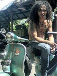 Si Bokong Semok yang Bikin Kaka Slank Tergila-gila