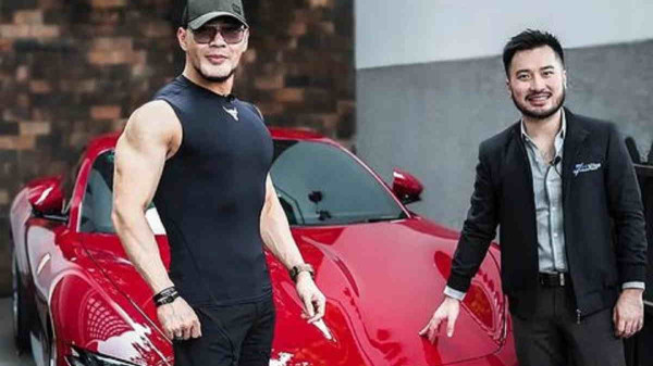 3 Selebritas Ini Bisa Beli Ferrari Tapi Kesulitan Masuk ke Dalamnya
