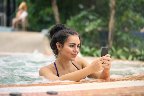 Tips Bikin Obrolan Mengalir saat Chat Kencan Online