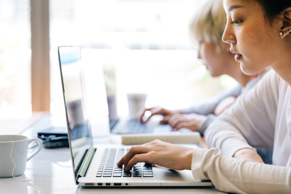 Kelemahan dan Kelebihan Kencan Online, Wajib Tahu Biar Tak Salah Langkah
