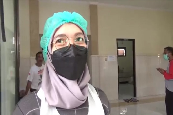 Sosok Siti Nurhasanah, Perempuan Cantik yang Tak Kenal Takut Mengurus Jenazah Korban Letusan Semeru