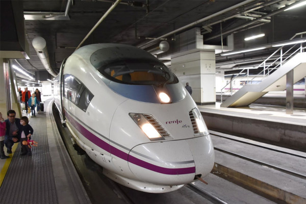Terbang Tanpa Sayap: Ini 10 Kereta Tercepat di Dunia