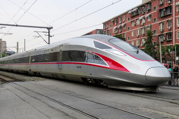 Terbang Tanpa Sayap: Ini 10 Kereta Tercepat di Dunia