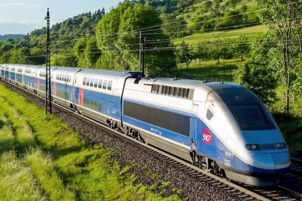 Terbang Tanpa Sayap: Ini 10 Kereta Tercepat di Dunia