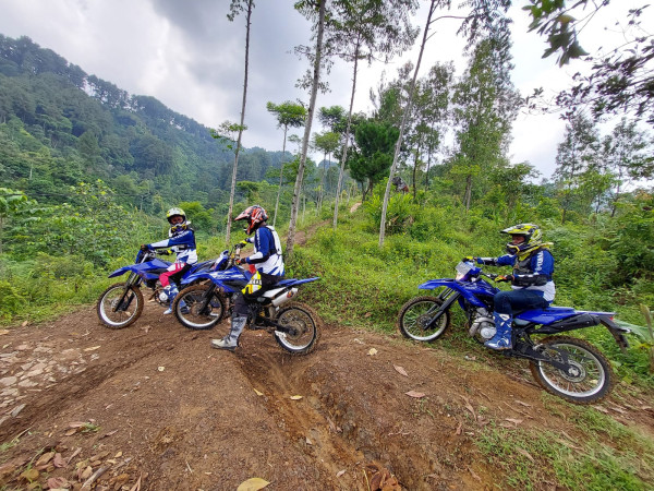 Rasakan Keganasan Tenaga Yamaha WR 155R di Bukit Hambalang