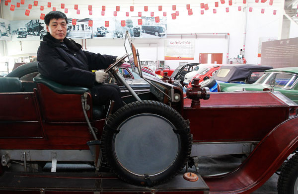 Crazy Rich China Ini Jatuh Miskin karena Punya 200 Mobil dan Limousine Mao Zhedong