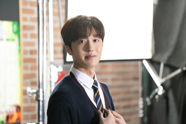 24 Idol K-Pop Gen 3 dan 4 yang Bermain Drama Korea