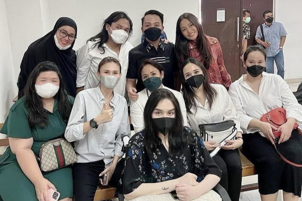 Tak Kenal Lelah, Ini 7 Momen Laura Anna Berjuang Sembuh dan Mendapat Keadilan