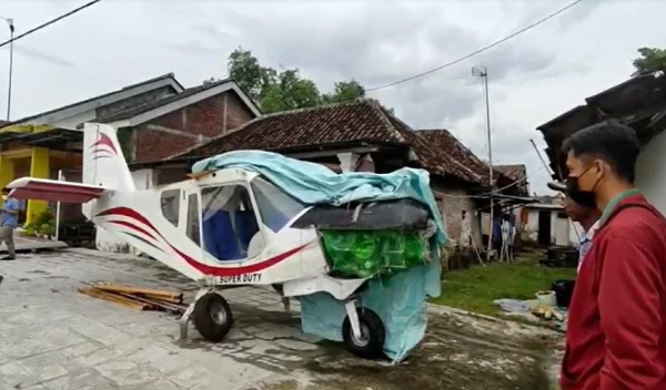 Penampakan Pesawat Terbang Rakitan Lulusan STM asal Lamongan yang Bikin Heboh