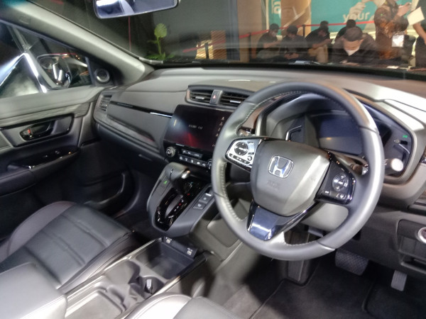Lebih Mahal Rp15 Juta, Honda Luncurkan New CR-V Black Edition 2022