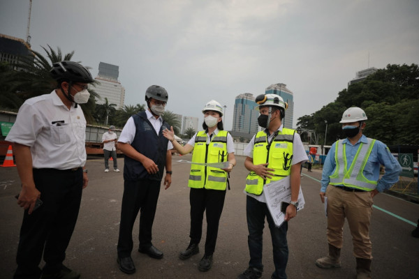Anies Bersepeda Cek Pekerjaan MRT Fase 2A dan Revitalisasi JPO Karet
