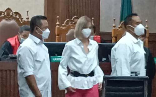 Nia Ramadhani Tampil Stunning di Sidang Narkoba dengan Outfit Senilai Rp23,2 Juta