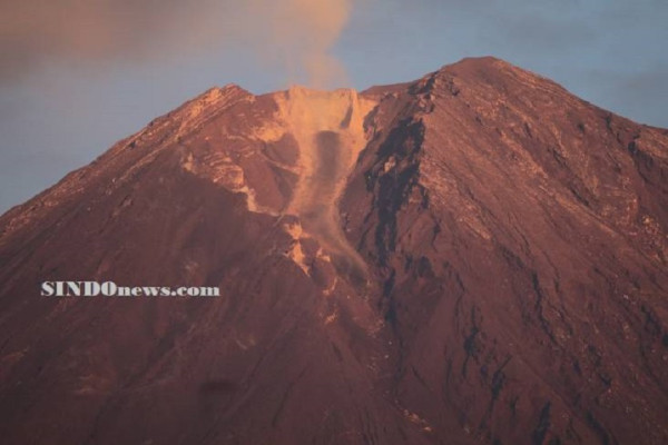 Gunung Semeru Bergolak, Awan Panas dan Aliran Lahar Bisa Capai 17 Km dari Puncak