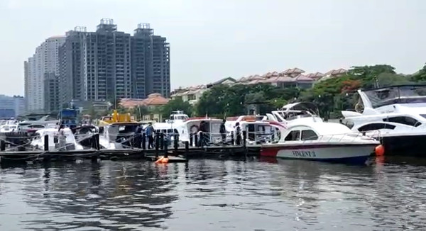 Ini Detik-detik Pelarungan Abu Jenazah Laura Anna di Laut