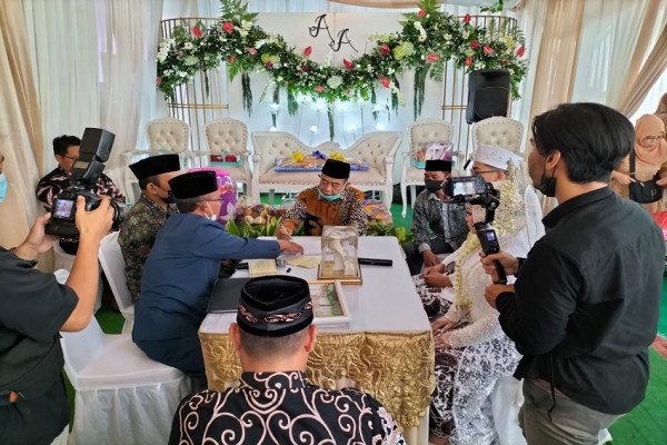 Lama Sakit karena Gagal Ginjal, Ini Moment Harry Azhar Azis Hadiri Pernikahan Keponakan
