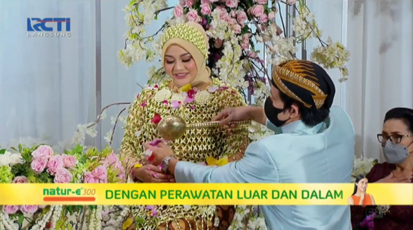 Aurel Hermansyah Pakai Ronce Melati di Siraman, Auranya Terpancar
