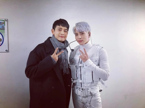 Minho SHINee Bagikan Foto Terakhir dengan Jonghyun, Bikin Nangis