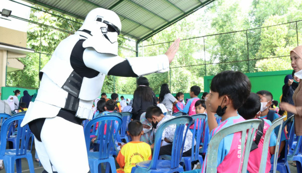 Spiderman hingga Robocop Turun Langsung Vaksin Anak-anak di Malang