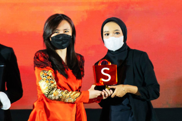 Shopee Super Awards 2021 Berikan Apresiasi pada Hijab by Adinda, Penjual Pakaian Muslim Lokal yang Tembus Pasar Global