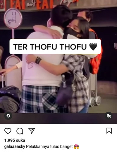 Bikin Baper! Pelukan Fuji saat Lepas Kepergian Thariq Halilintar ke Turki