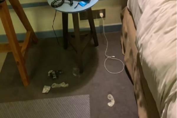 Di Kamar Selebgram TE Layani Tamu, Ditemukan Kondom Berserakan