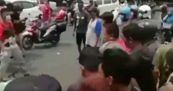 Tragis! Detik-detik 2 Siswi SMA Tewas Dilindas Truk di Jalan Raya Pasuruan