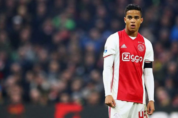 Pemain Top Eropa yang Pernah Main Bersama Ezra Walian sebelum Bela Timnas Indonesia